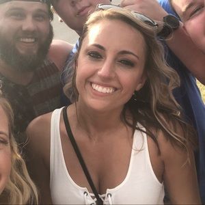 Meet your Posher, Kayla